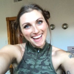 Meet your Posher, Hayley